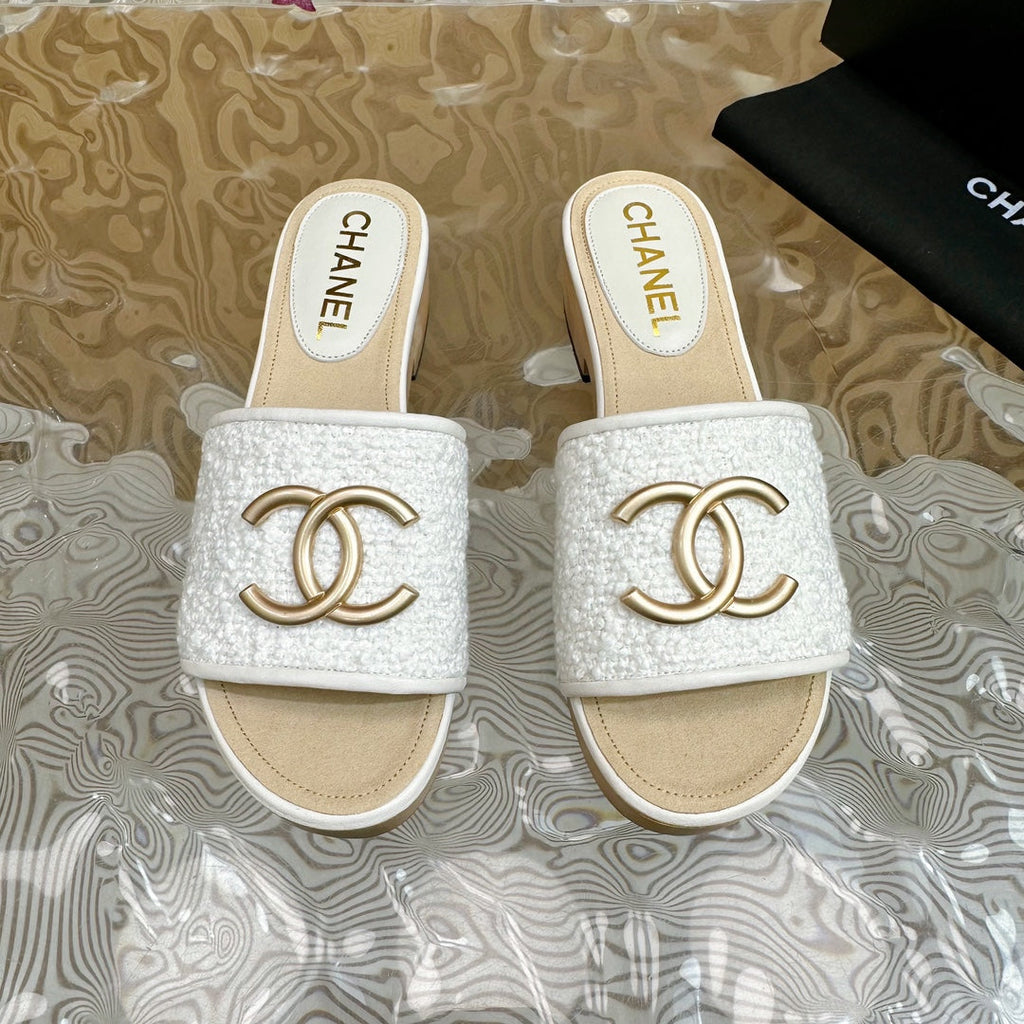 CHANEL PLATFORM SLIPPERS IN WHITE TWEED AND LAMBSKIN