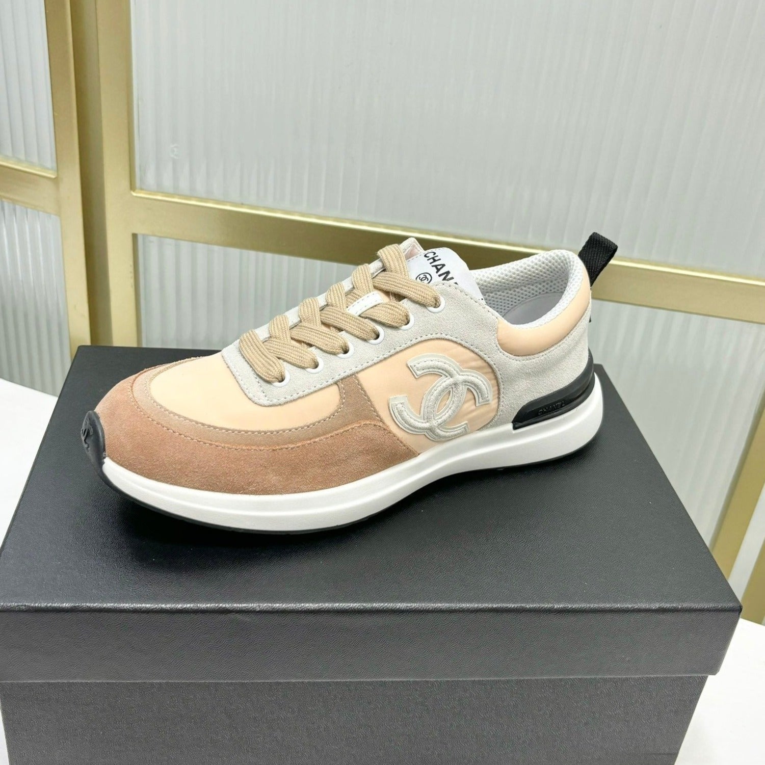 CHANEL SNEAKER IN CAMEL BROWN MIX BISQUE CREAM SUEDE