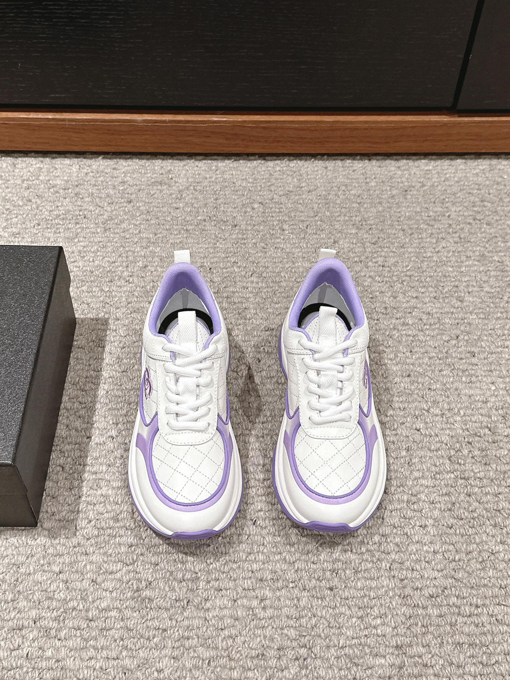 CHANEL CLASSIC SNEAKER IN WHITE MIX IRIS PURPLE LAMBSKIN