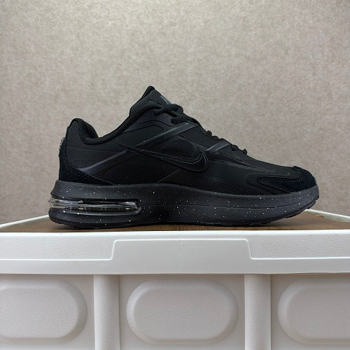 Nike Air Max Metro – All-Black Sneakers