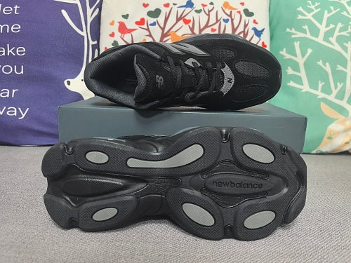 New Balance Black & Silver Chunky Sneakers
